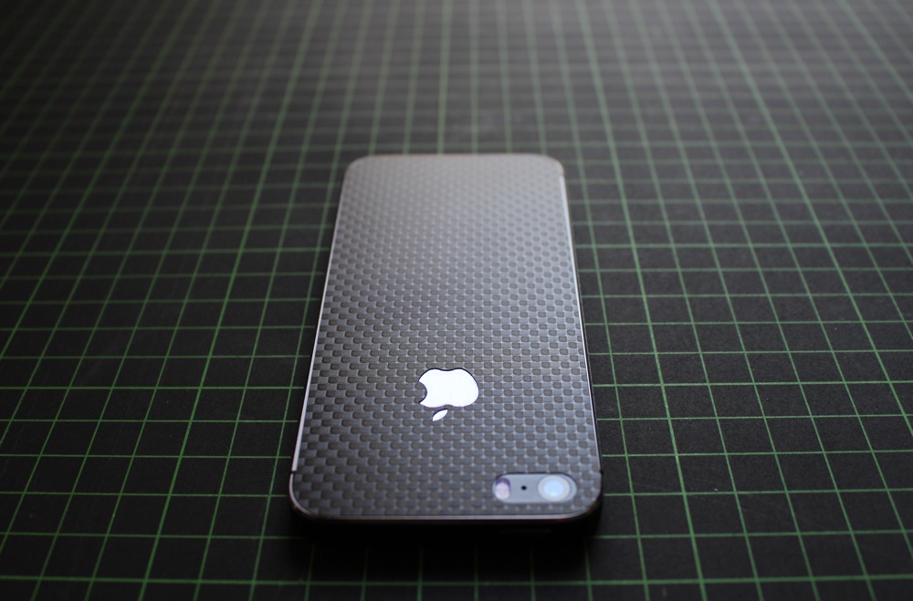 iPhone Aufkleber / Sticker 3D Struktur für iPhone 4/4S/5/5S - Carbon schwarz - Chessboard